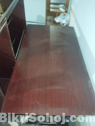 ডাইনিং টেবিল